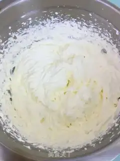 Make Seven inches of fruit cream cake step 2