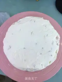 Make Seven inches of fruit cream cake step 4