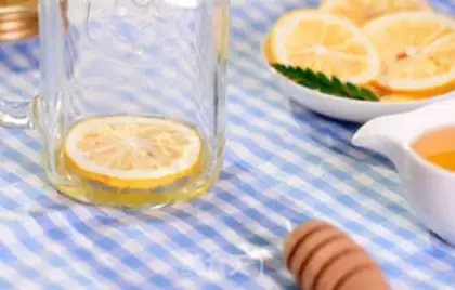 Make Honey lemon tea step 2