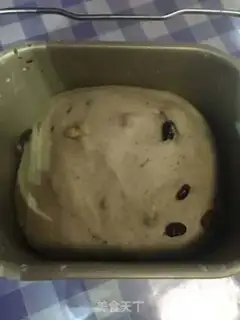 Make Red sugar walnut berries step 0