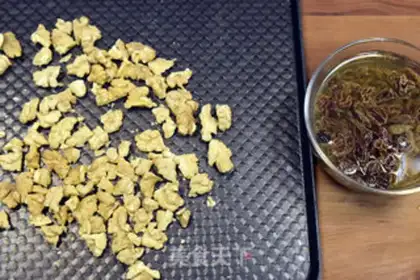 Make raisin corn chips step 0