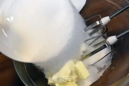 Make raisin corn chips step 1