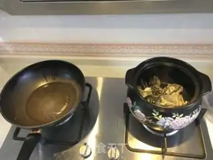 Make The rooster makes soup step 0