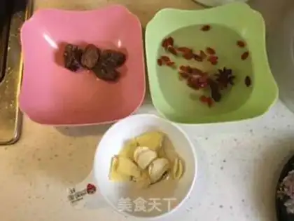 Make The rooster makes soup step 1