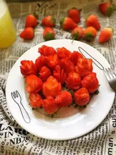 Make Honey strawberry flowers step 4