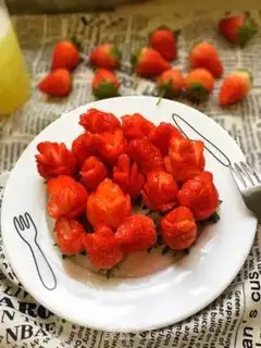 Make Honey strawberry flowers step 8