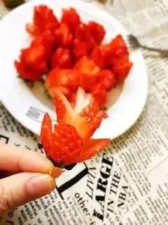 Make Honey strawberry flowers step 9