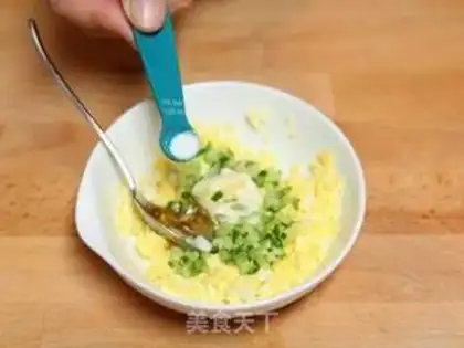 Make Egg bacon salad sandwich step 7