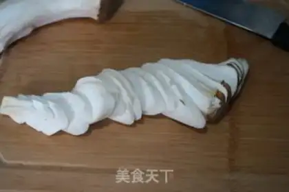 Make Fried garlic and abalone step 1