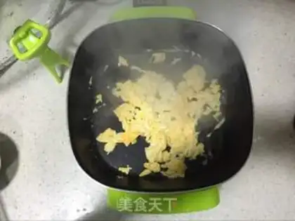 Make Sour eggs and soup step 2