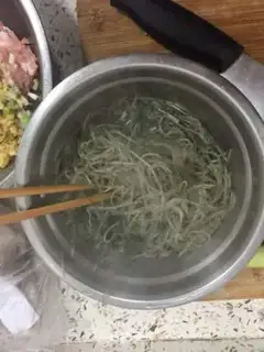 Make Henan rolls step 1