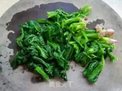 Make Spinach fried eggs step 1