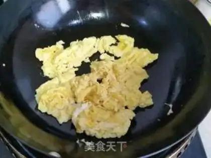 Make Spinach fried eggs step 3