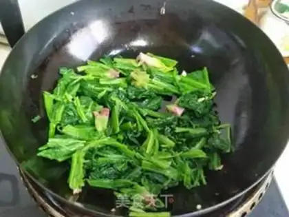 Make Spinach fried eggs step 4