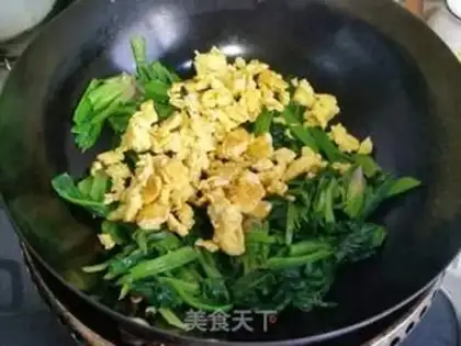 Make Spinach fried eggs step 5