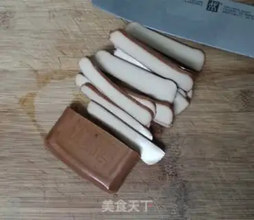 Make Sausage eggs, fried artemisinin step 1