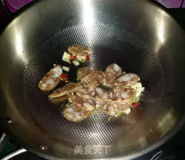Make Sausage eggs, fried artemisinin step 3