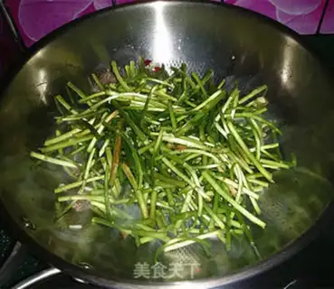 Make Sausage eggs, fried artemisinin step 4