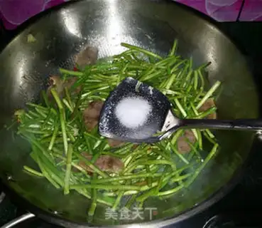 Make Sausage eggs, fried artemisinin step 5