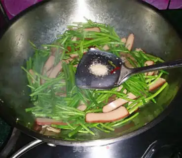 Make Sausage eggs, fried artemisinin step 7