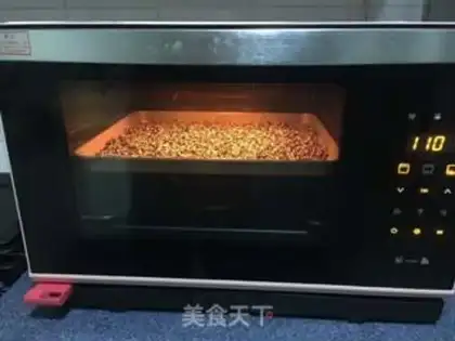Make Little chicken sesame peanut soup step 1