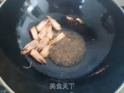 Make Shrimp oiled duck egg fried rice step 3