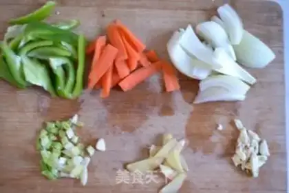 Make Black pepper beef step 1