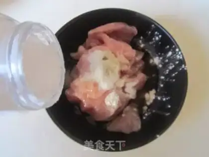 Make Spring fried meat step 1