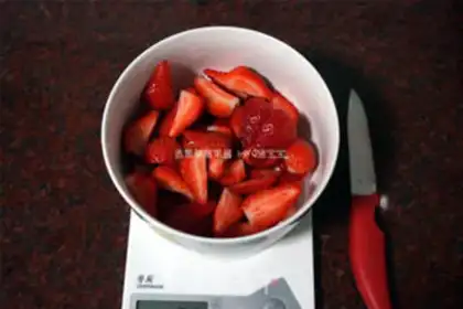 Make Banana strawberry jam step 1