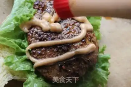 Make Homemade beef burgers step 7