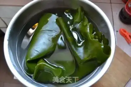 Make Seaweed tofu soup step 0