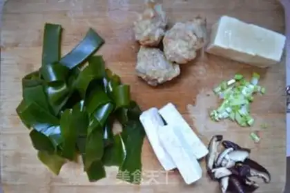 Make Seaweed tofu soup step 1