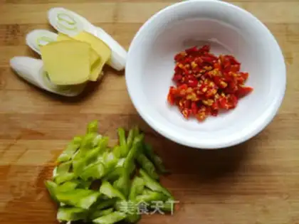 Make Spicy clams step 1