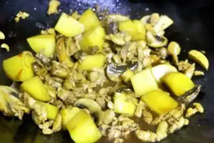 Make Potato mushroom chicken step 2