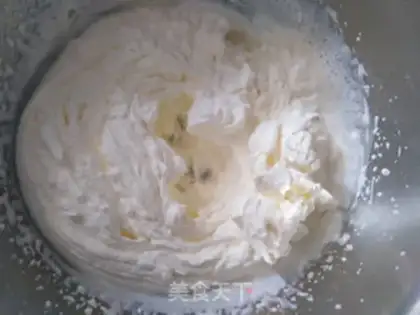 Make Strawberry cream cake step 7