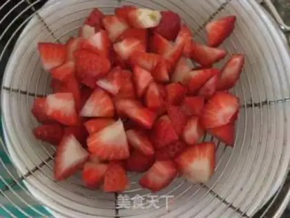 Make Strawberry cream cake step 9