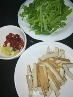 Make Celery fried beans step 1