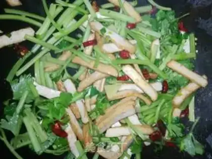 Make Celery fried beans step 4