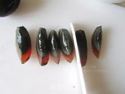 Make Spicy sauce, cold eggs step 0
