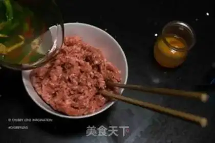 Make Salted egg meatloaf step 1