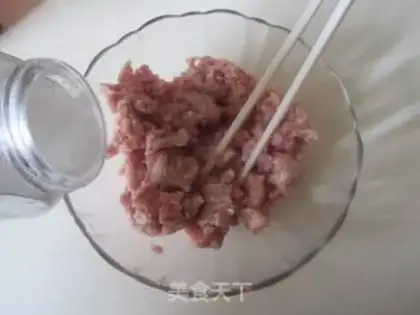 Make Red-oiled pickles step 1