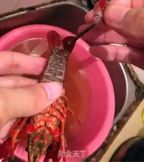 Make Spicy lobster step 1