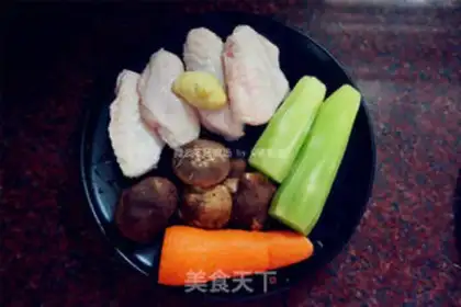 Make Microwave mushroom chicken soup step 0