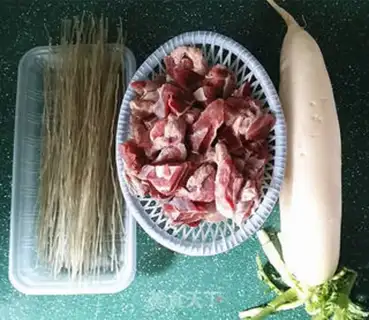 Make Beef carrot fan soup step 0