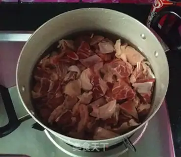Make Beef carrot fan soup step 2