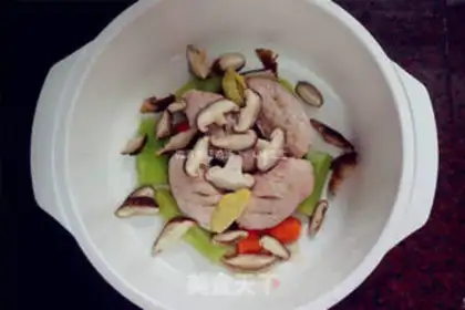 Make Microwave mushroom chicken soup step 4