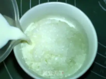 Make Cranberry snow milk step 2