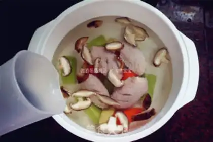 Make Microwave mushroom chicken soup step 5