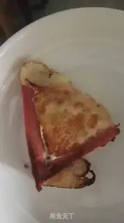 Make Ham intestinal fried eggs step 1