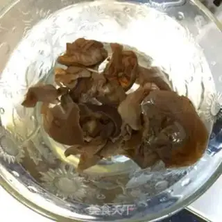 Make Whispered meat soup step 1